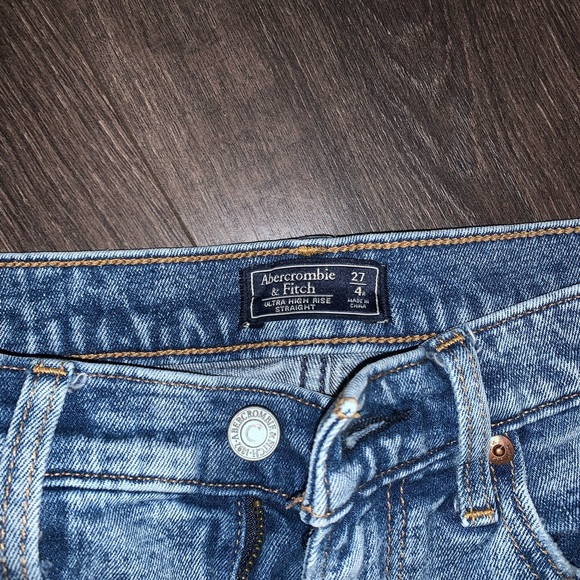 Abercrombie Ultra High Rise Straight Jeans - Picture 2 of 2